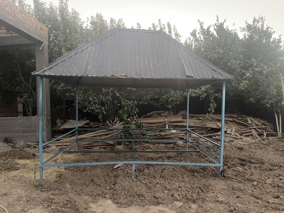 Тапчан с навесом