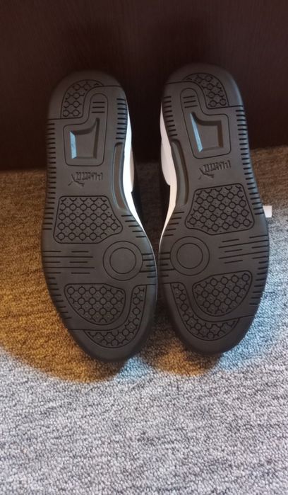 Vând Adidași din piele Puma noi nouți mărimea 43