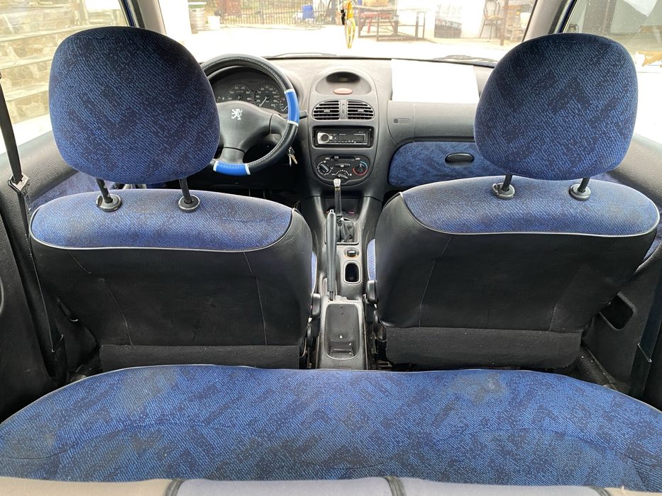 Vand Peugeot 206 din 2003, motor 1.2 benzină