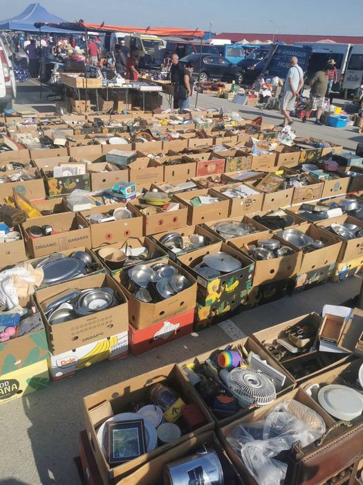 Cutii cu acareturi aduse din Belgia