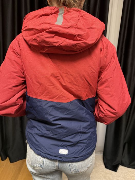 Vesta de blugi Jennifer Lopez si geaca impermeabila  Trespass