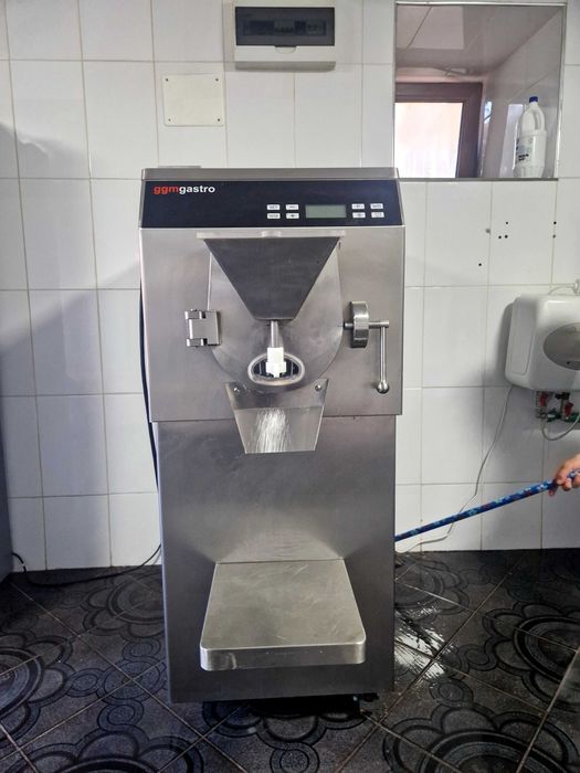 Vînd masina înghețată