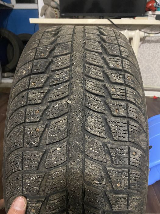 Продается зимняя резина R17