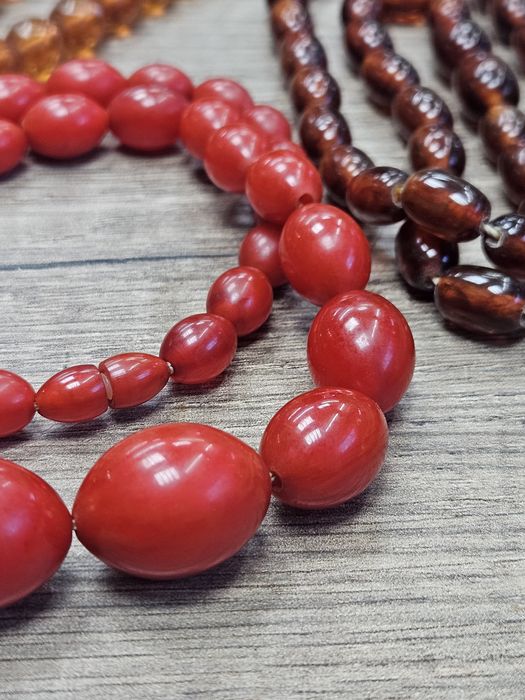 Кехлибарени стари  гердани.