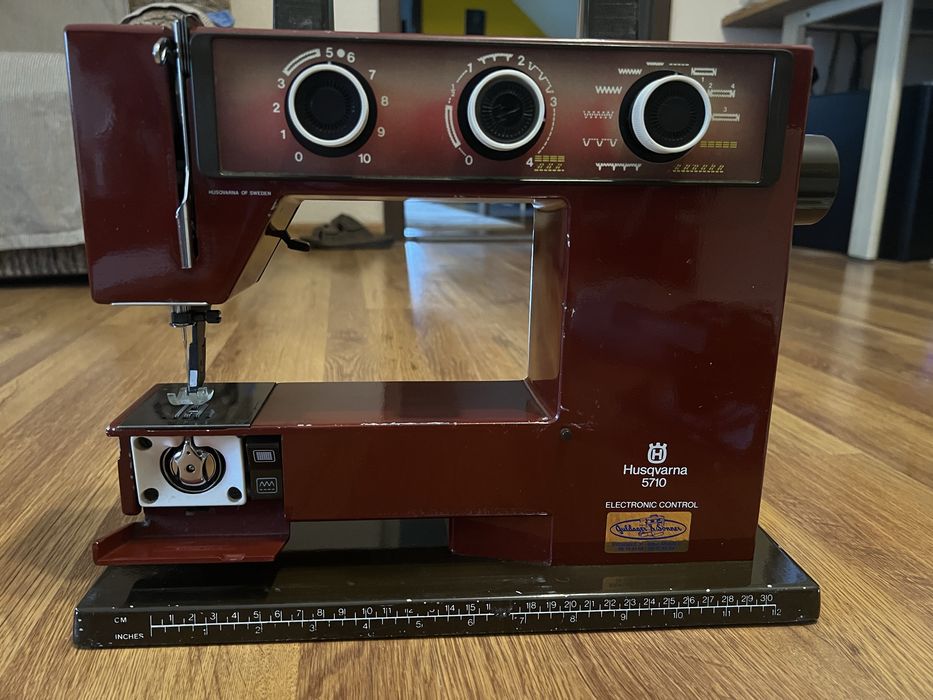 Vand masina de cusut Husqvarna