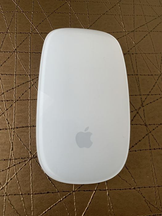 Apple Magic Mouse perfect functional conectare Bluetooth.
