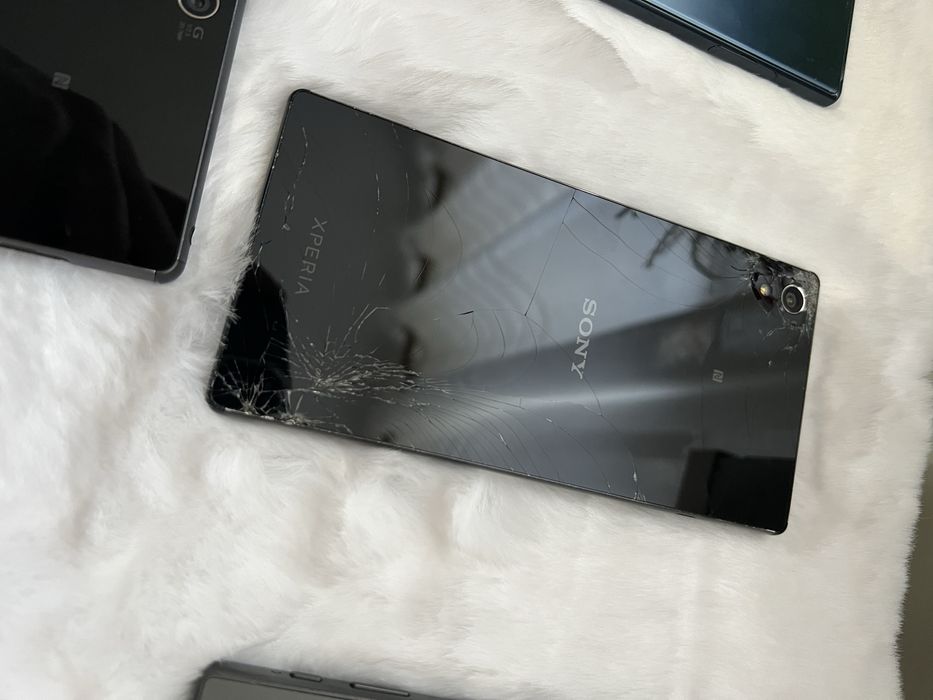 Vand telefoanea Sony citeste descrierea