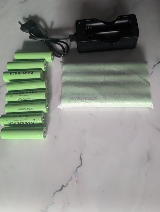 Акумулаторни батерии 18650 3.7 V Li-on + зарядно