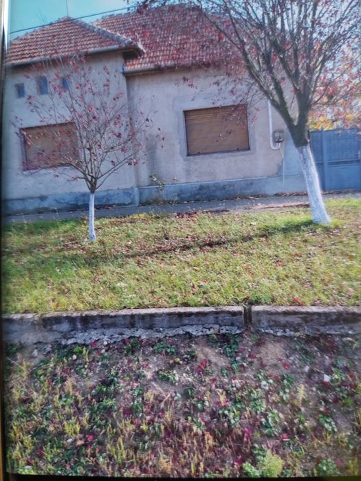 Vând casă  din cărămidă în Cermei