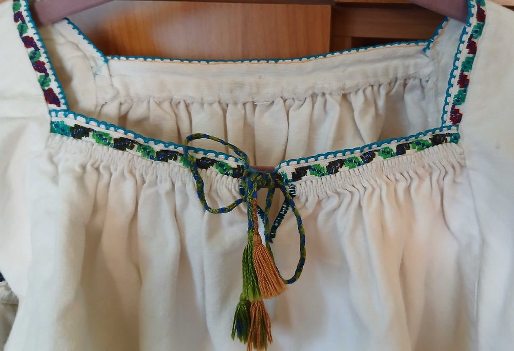 Cămașă tradițională maramureșeană – pânză groasă, lucrată manual