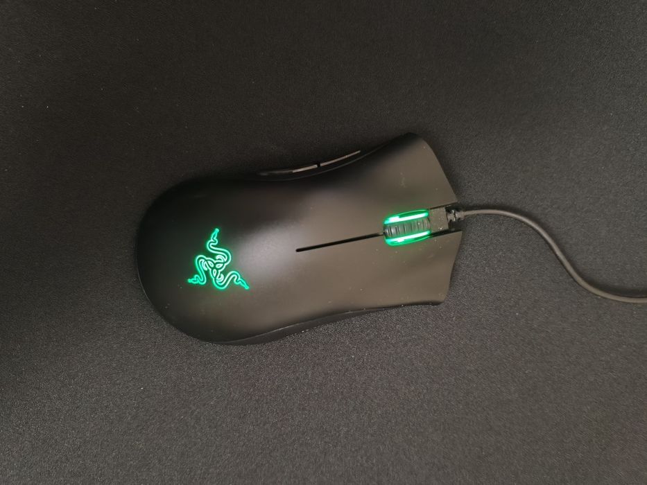 Продаю, игровую мышь razer deathadder essential в идеальном состоянии