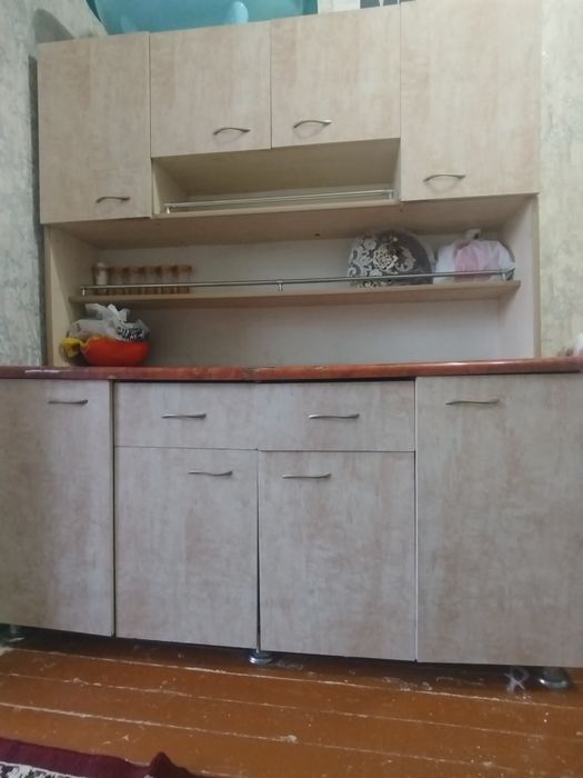 Ошхона шкафи сотилади