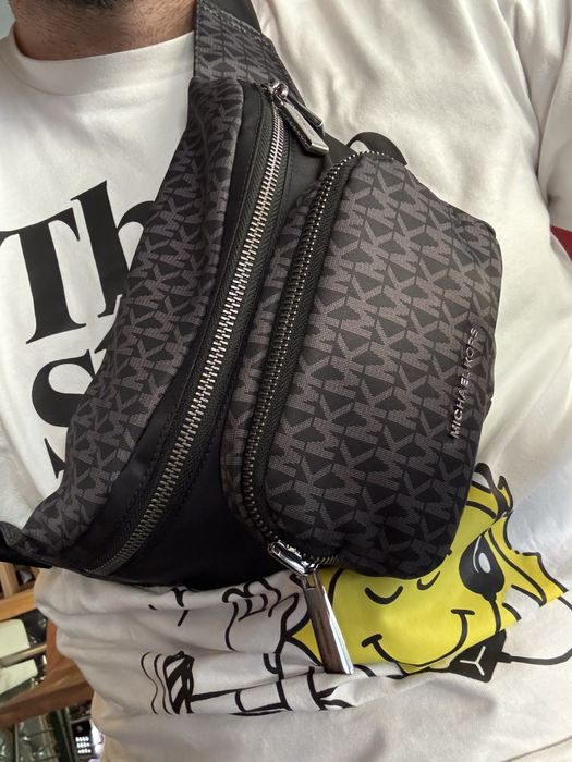 Мъжка чантичка michael kors