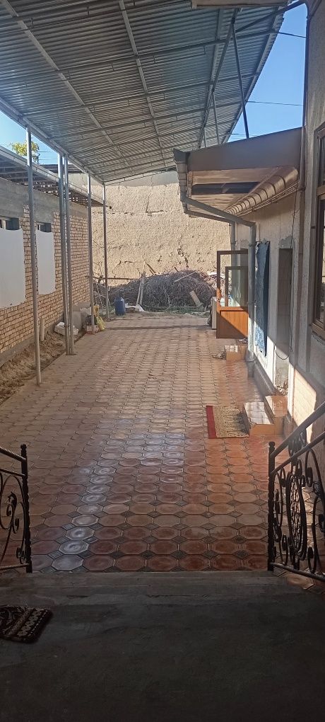 Bekbaraka bozor orqasida hovli ijaraga