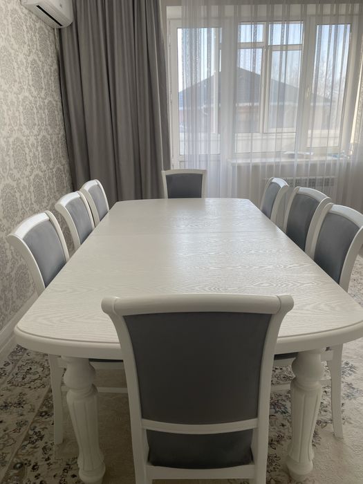 Продам стол+ стулья для гостиной