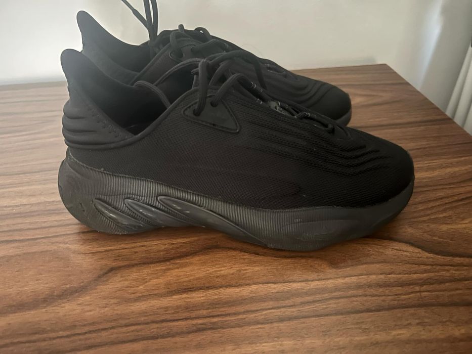 Adidas de culoare negru,marmea 40 , marca Adidas