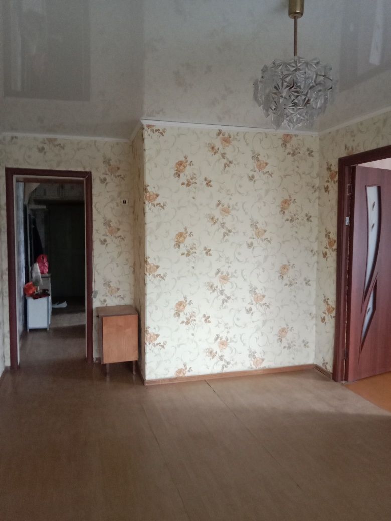 Продам 3 комн.кв.возле 23 школы,ост.Детская больница,кирп.дом
