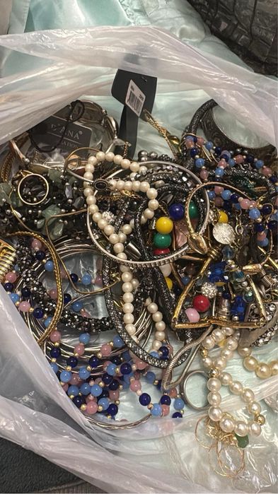 Vand lot bijuterii vintage in stare foarte buna