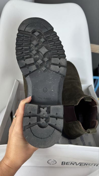 Ghete piele intoarsa