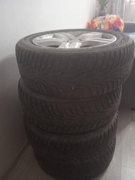 Продам зимнюю резину с дисками
