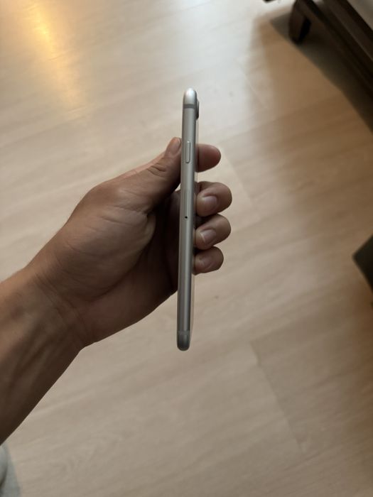 iPhone 7 в хорошом состояние