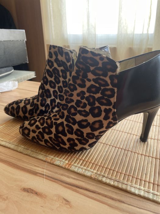 Елегантни кожени дамски боти