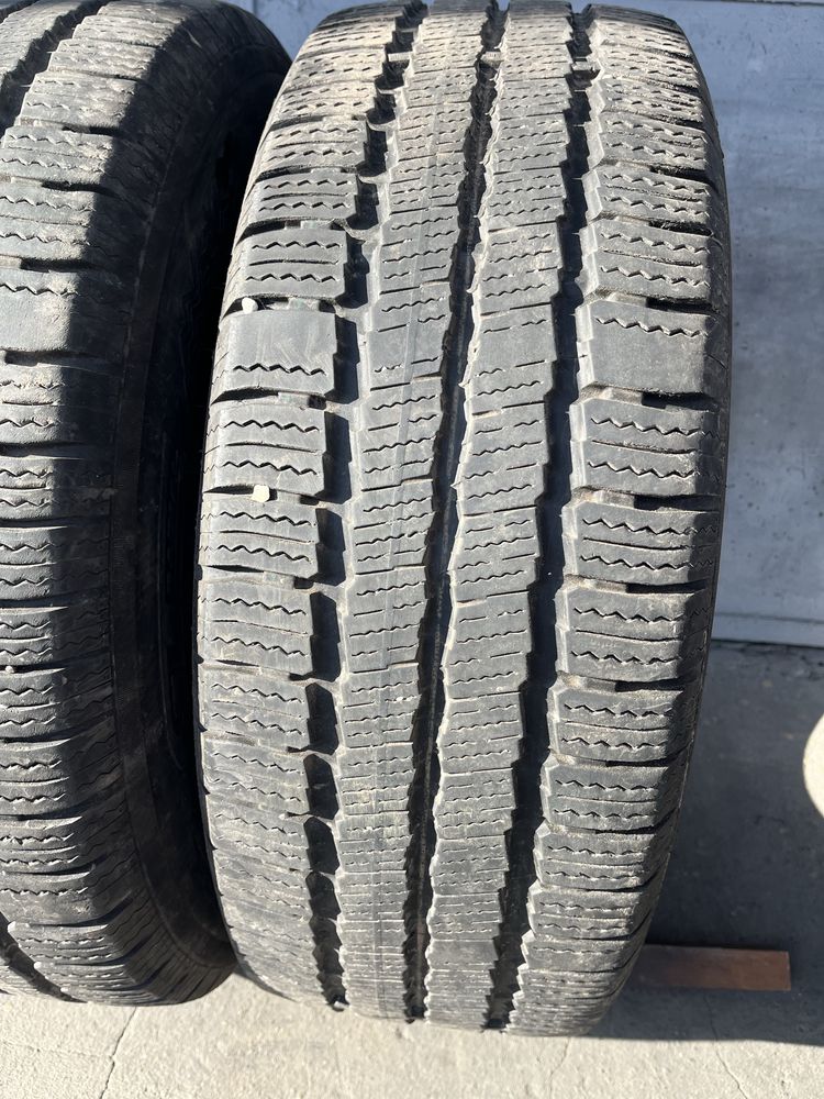 2 бр. зимни гуми за бус 235/65/16C GT Radial DOT 4116 6 mm