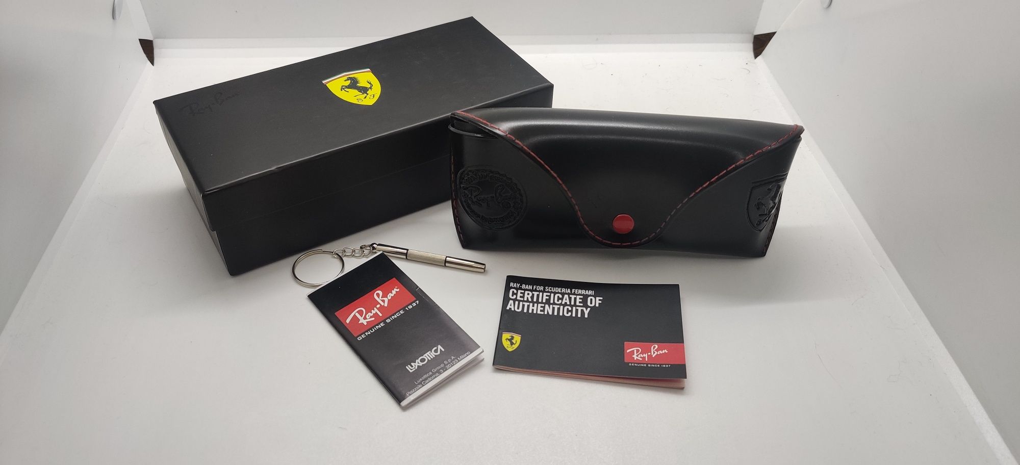 Etui + cutie Ray Ban FERRARI originale + accesorii