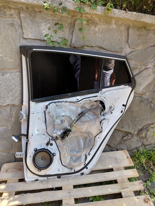 Uși fata / spate , dreapta / stanga complete de Toyota Prius IV