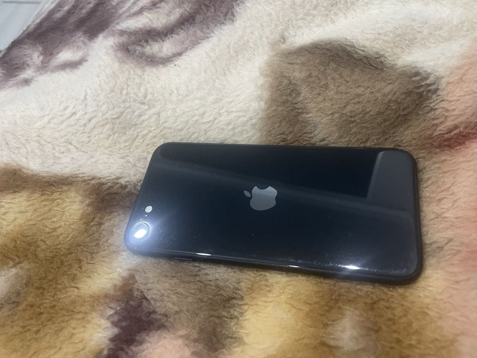 Продам iPhone SE