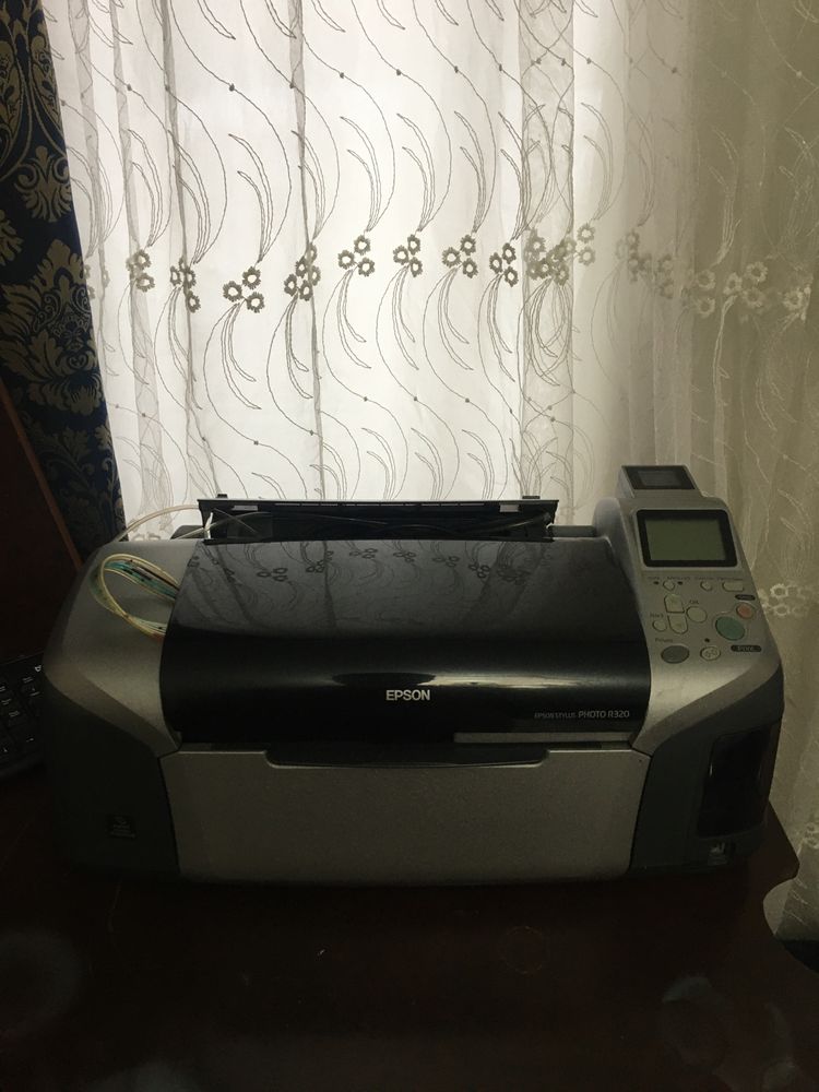 Продаю принтер EPSON R320 На запчасть!!!