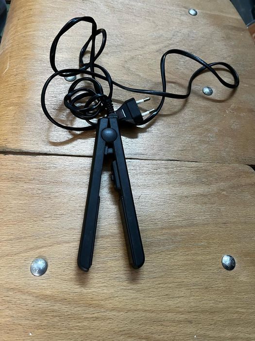 Vând scule pentru coafura.