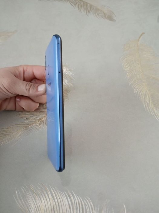 Samsung A 40 sotiladi.