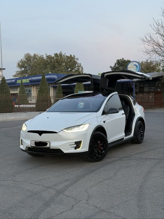 Tesla Model X 405km