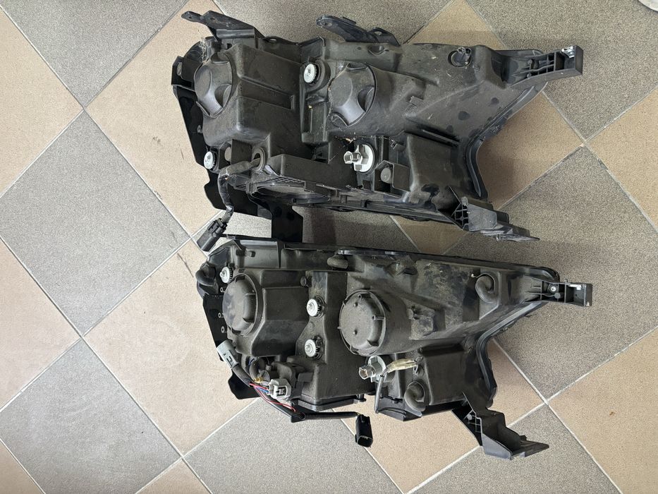 Faruri stanga Ford Ranger