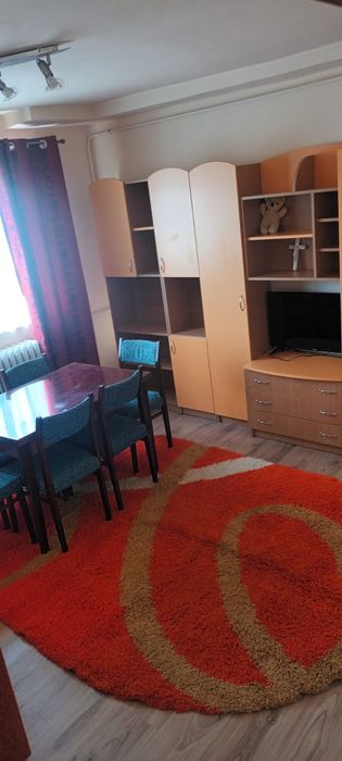Inchiriez apartament 3 camere Manastur mobilat, cu loc de parcare.