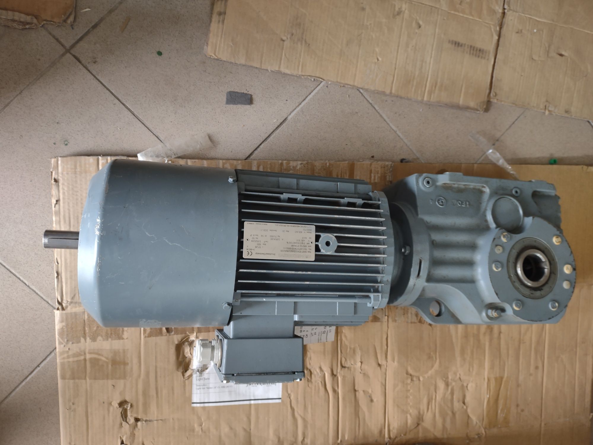 Motor cu reductor 3 kw