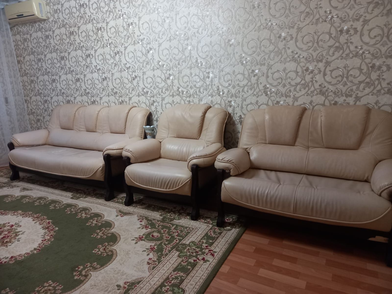 Продам мягкую мебель б/у 3+2+1