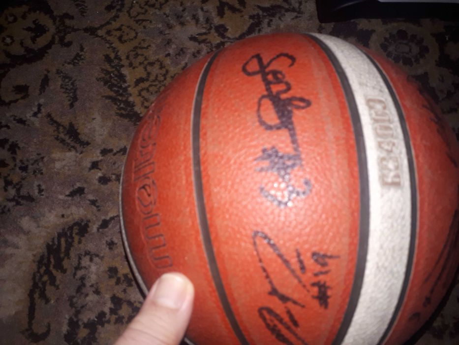 CSO Voluntari Minge Baschet cu autografe Banii merg la un baiat bolnav