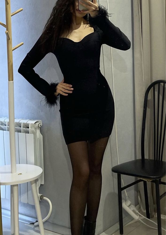 Черное мини платье