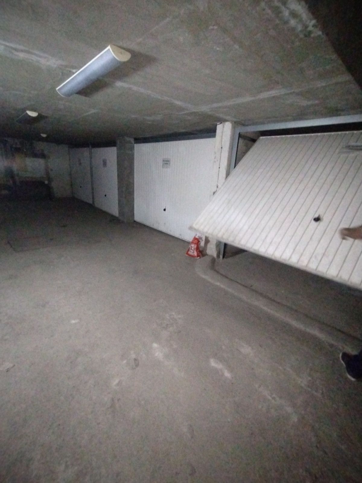 Продава ГАРАЖ, ПАРКОМЯСТО в град София, Люлин 8 - 33 кв.м  30000 EUR