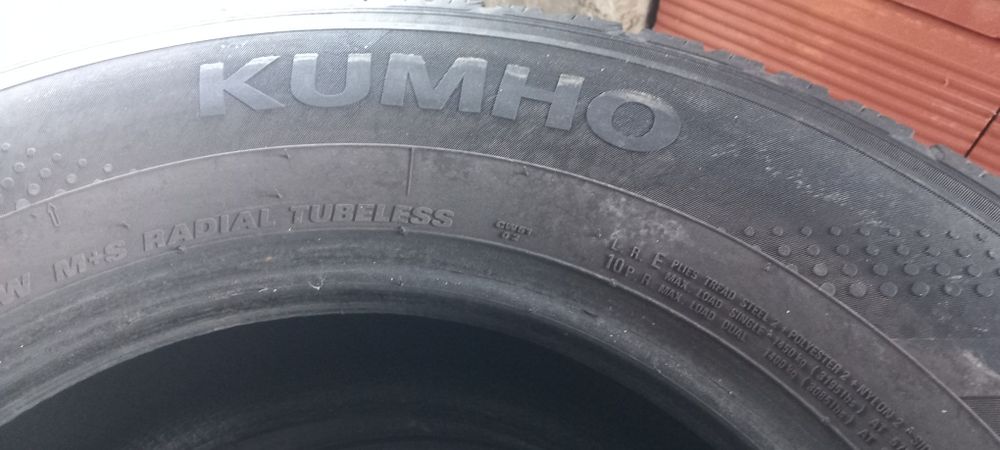 Букови гуми 225/75 R16C Kumho 8мм.