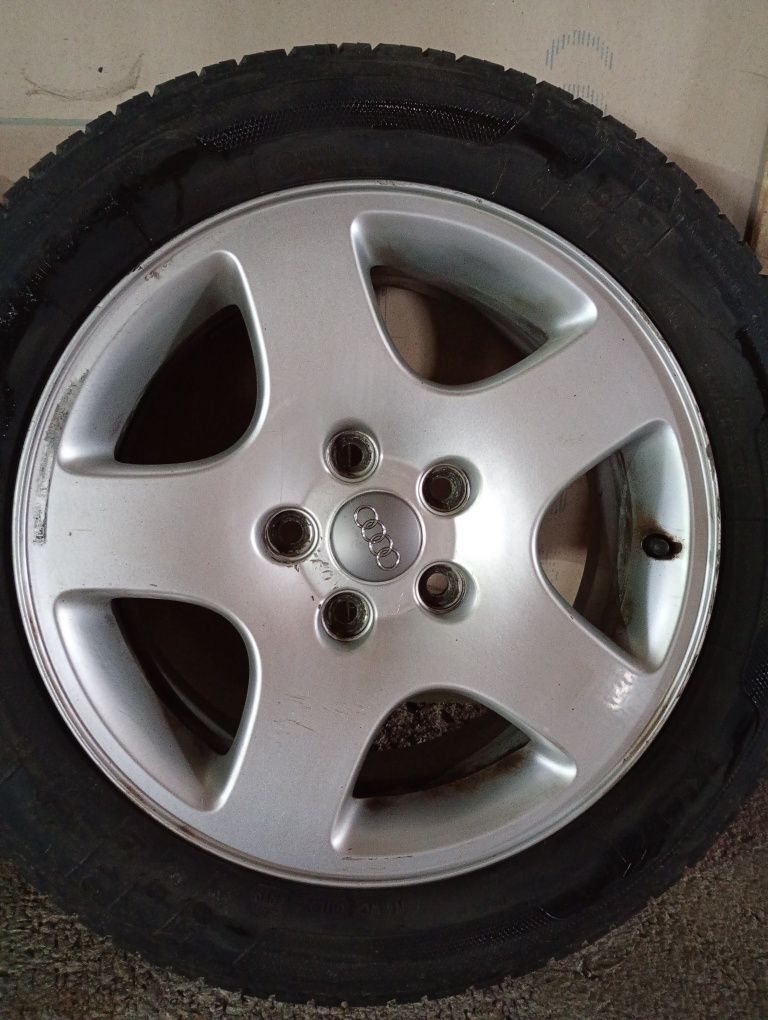AUDI джанти със летни гуми 205/55/16 7J ET45 5x112 цо 56,6