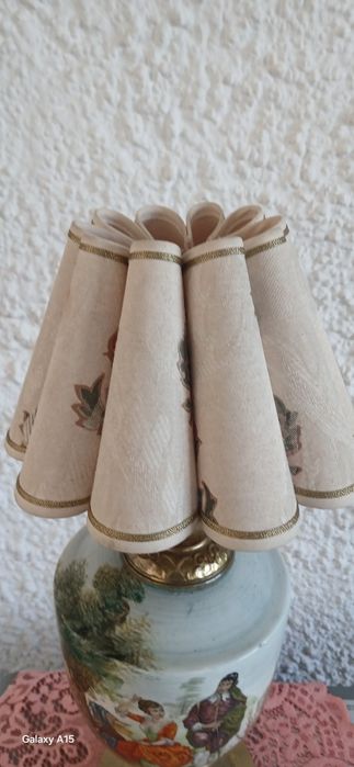 Ръчно рисувана настолна лампа