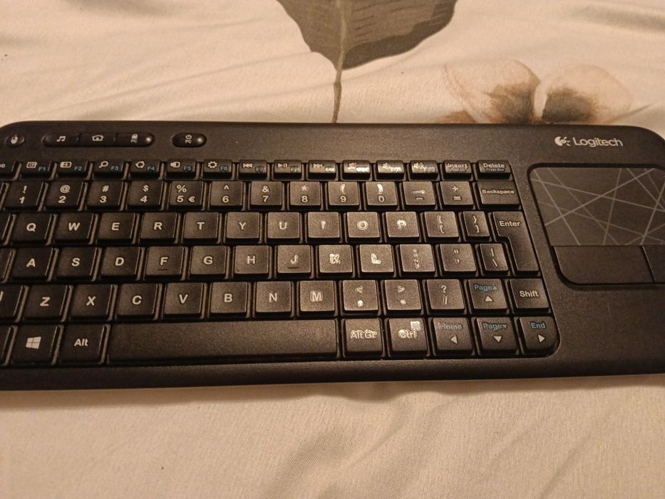 Tastatura tv Logitech wireless.