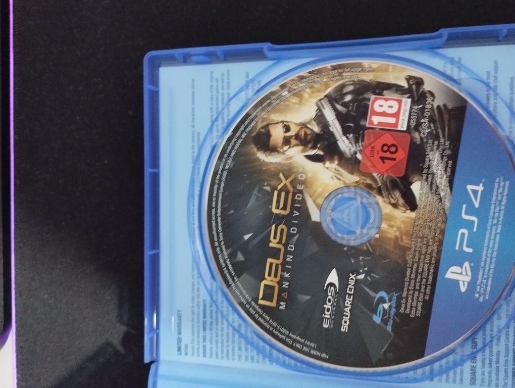 Joc PS4 Deus Ex Mankind divided dau one edition