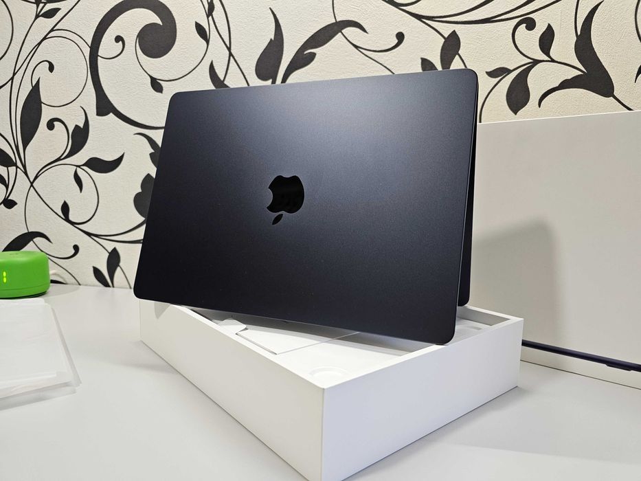 ПРОДАМ Macbook Air 13" inch M2 (16GB/256GB). Практический НОВОЕ.