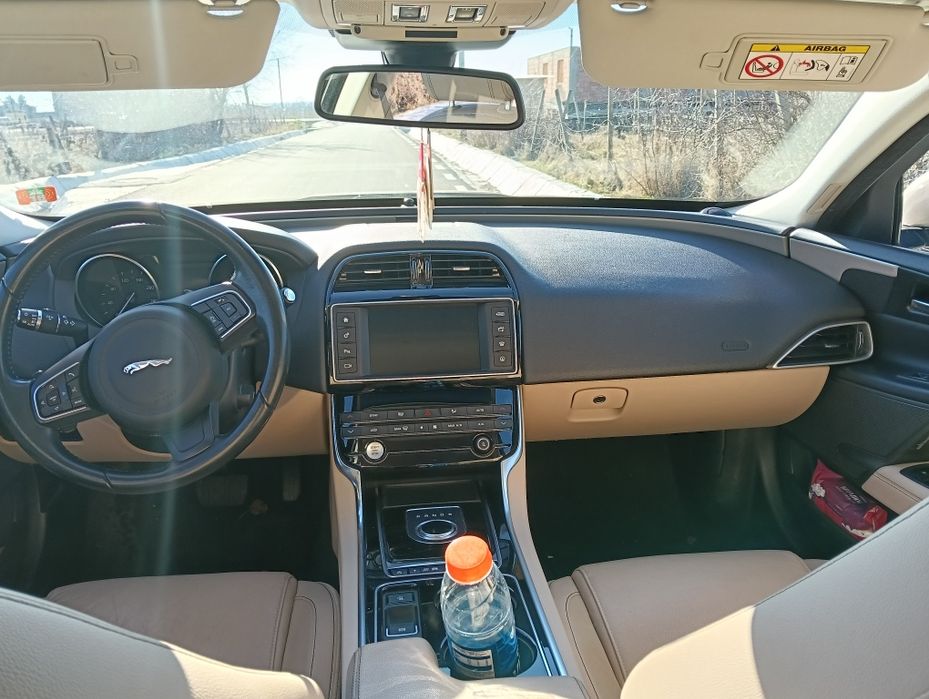 Jaguar XE 2.0d an 2016