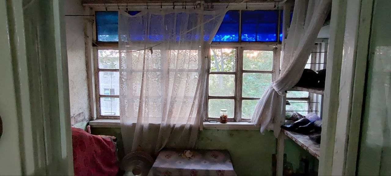 Kvartira sotiladi,Kombinat bozori,Guliston mahallasi,4qavat 2xonali uy