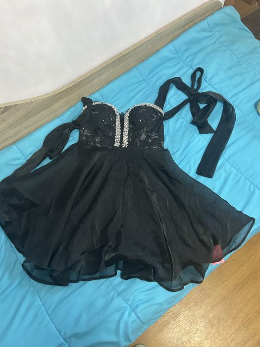 Елегантна черна парти рокля с пайети и шифон